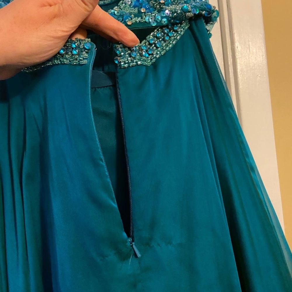 Dress - Picture 8 of 9